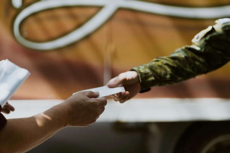 Lista Serbe: Maskat e shpërndara nga FSK, provokim i rëndë