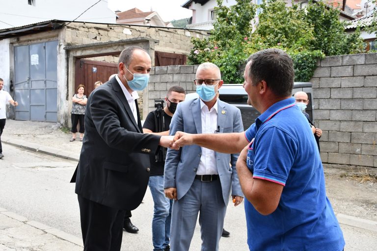 Kryetari Haskuka dhe humanisti Kastrati, vizitë 8 familjeve përfituese të projektit ” Çelësat në dorë”