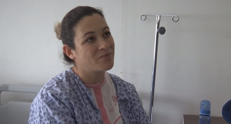 Flet gruaja që lindi sot foshnjën rreth 6 kilogramë e gjysmë (VIDEO)