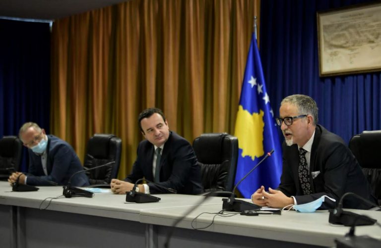 Kurti takon inspektorët e AUV-it: Zbatueshmëria është legjitimitet i masave kundër pandemisë