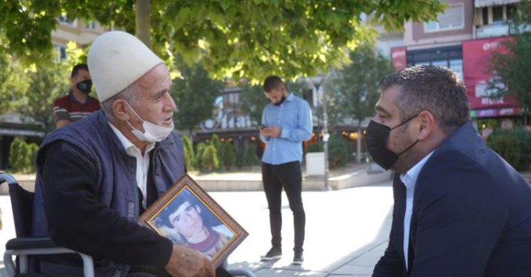 Lufta e la në karrocë, ende kërkon djalin e vet