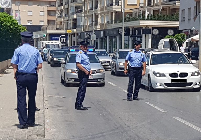 Policia shqipton 191 tiketa për mosrespektim të masave anti-Covid në Prizren