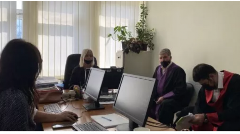 Shtetasi i Shqipërisë nuk e pranon fajësinë se ia dha 10 euro ryshfet policit në Vërmicë