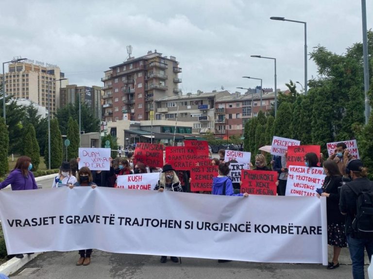 Organizata Qika i reagon ministres Haxhiu: Vepro para se të marrësh pjesë në protesta