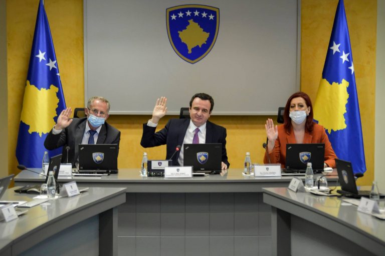 Qeveria mblidhet në fundjavë për të fuqizuar masat e reja ndaj COVID-19