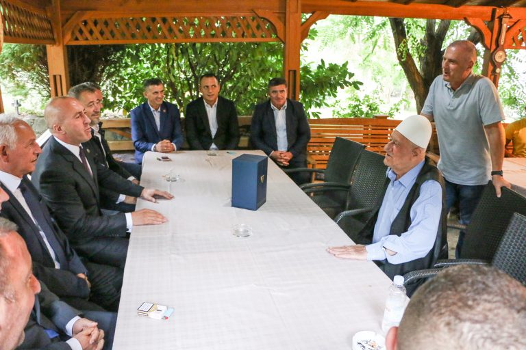 Haradinaj në familjen e Thaçit: Lufta e UÇK-së më e pastra që njeh njerëzimi