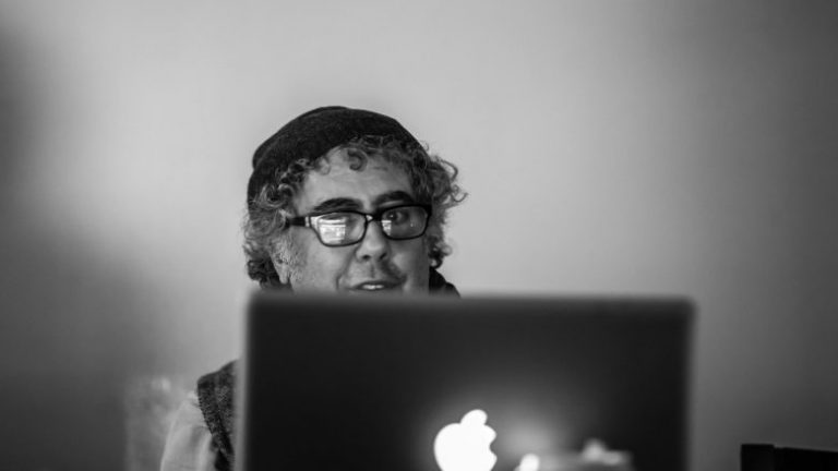 Fotografi amerikan, Ron Haviv që dokumentoi krimet e Serbisë në Ballkan viziton Kosovën