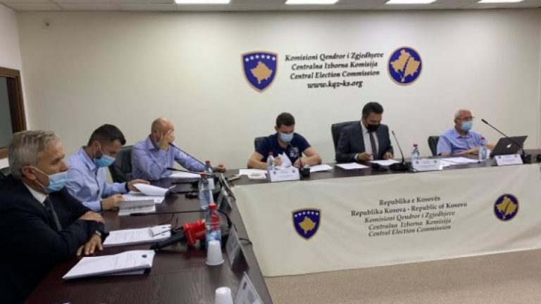 Kurteshi iu drejtohet të pranishmëve në mbledhjen e KQZ: Vendosni maskat ose dilni jashtë