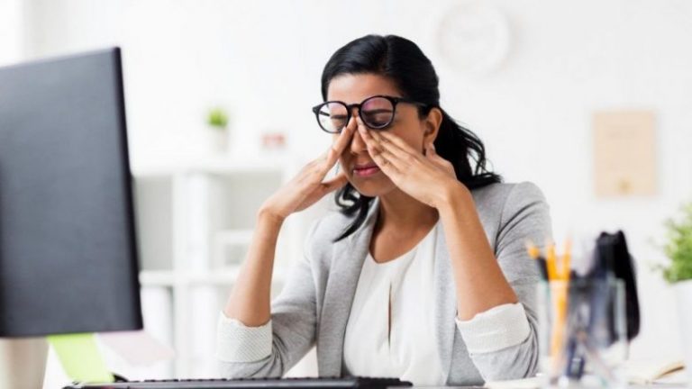 Shenjat që tregojnë se sytë kanë nevojë për pushim