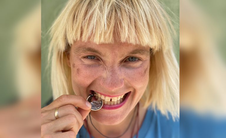 Uta Ibrahimi fiton medalje të artë për ngjitjen në 7,134 metra lartësi