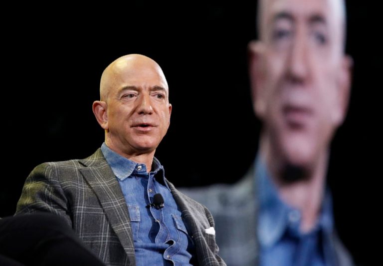 Bezos ofron një miliard dollarë për mbrojtjen e tokës dhe detit