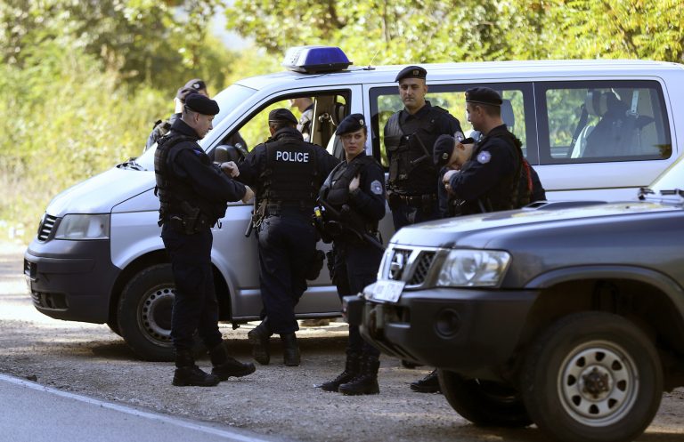 Reciprociteti me targa, serbët në veri bllokojnë pikën kufitare në Jarinje