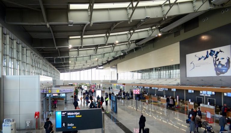 Arrestohet një person i kërkuar në aeroportin Adem Jashari