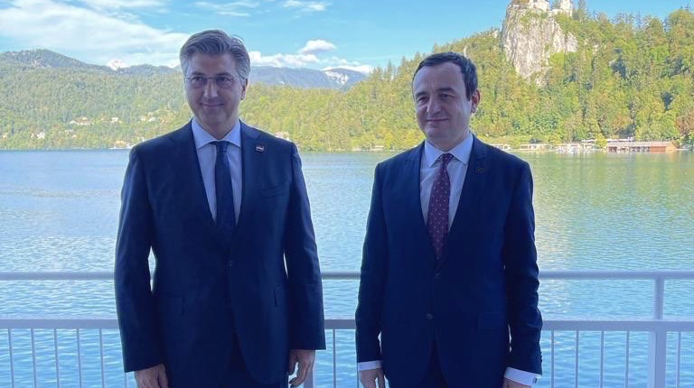 Kurti në Forumin Strategjik në Bled takon kryeministrin kroat, flasin për sigurinë dhe ekonominë