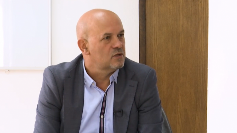 Infektologu Sadiku: Me lirimin e masave mbikëqyrja duket të jetë më e madhe, ndryshe situata me pandeminë mund të rëndohet