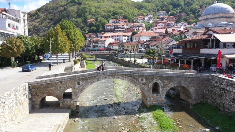 Prizren, rrahje mes babait dhe djalit