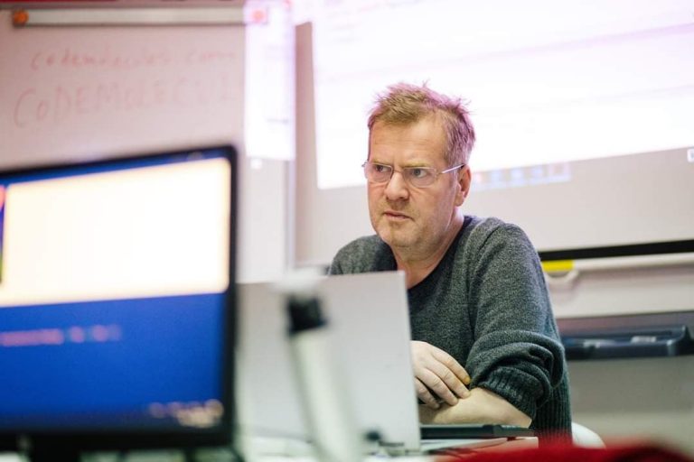 Tahir Hoxha, profesori që ia kushtoi jetën teknologjisë informative