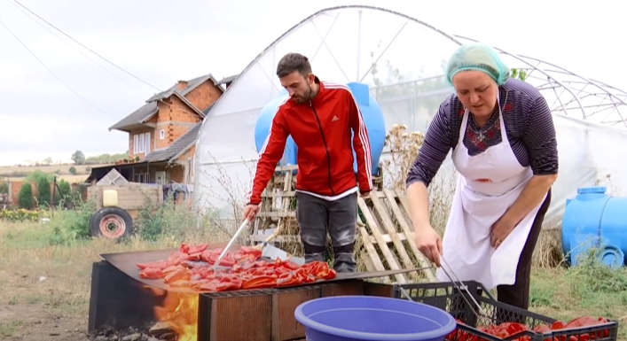 Ekonomistja e përkushtuar në prodhim të ajvarit