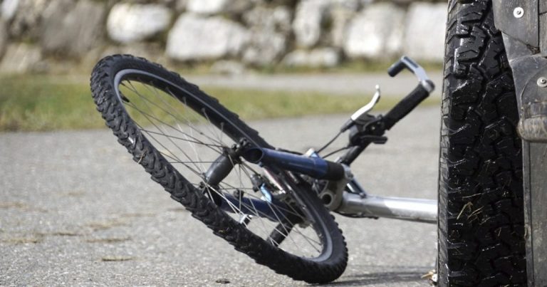 Dy vëllezërit mjekë kthejnë në jetë një femër të aksidentuar