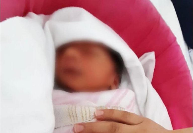 Fëmijës së parë afgan që lindi në Shqipëri ia lënë emrin Albi