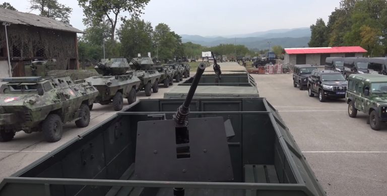 “Xhandarmëria gati” – Beogradi provokon rëndë, publikon video të ushtrisë e tankeve