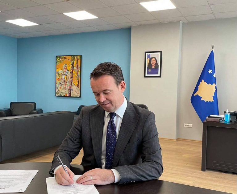 Kur pritet të kryhen pagesat e subvencioneve për bujqit, tregon ministri Peci