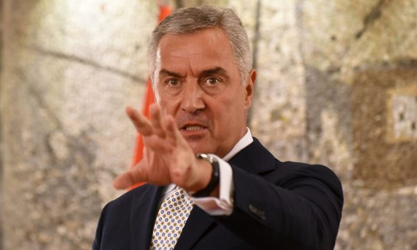 Presidenti malazez në SHBA alarmon ndërkombëtarët për destabilizimin e Ballkanit nga Vuçiqi