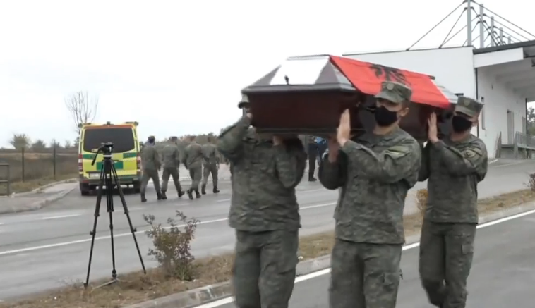 Arrijnë në Kosovë nga Kizhevaku eshtrat e viktimave të masakrës së Rezallës