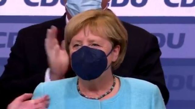 Merkel nuk i mban lotët pas humbjes së CDU-së (VIDEO)