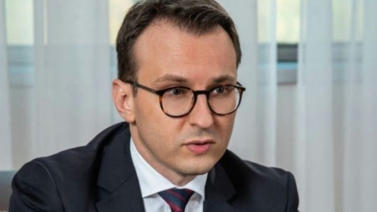 I ndalohet hyrja në Kosovë zyrtarit serb, Petar Petkoviq