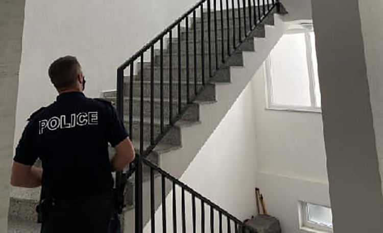 Policia në Prizren po i kontrollon nëpër shtëpi personat e vetizoluar nga pandemia