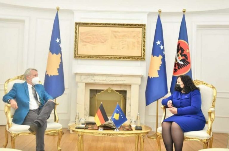 Osmani në takim me Rohden: Serbia me veprimet nxitëse po tenton ta destabilizojë veriun