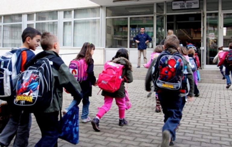 MASHT-i apelon për vaksinim të të gjithë fëmijëve mbi moshën 12-vjeçare