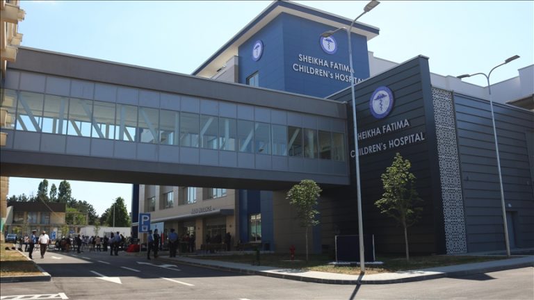 Kurti i dërgon letër Emirateve të Bashkuara Arabe për ndërtimin e spitalit të fëmijëve