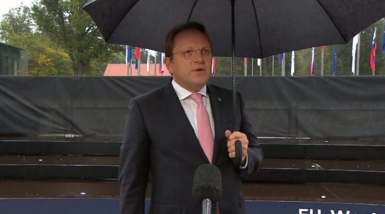 Komisioneri për Zgjerim i BE’së: Të heqim vizat për Kosovën, të hapim negociatat për Shqipërinë, dhe kapitujt për Serbinë