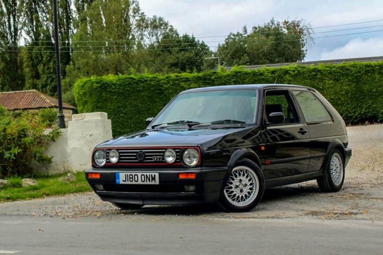 E paparë, Golf “dyshi” bëhet me motor elektrik të Teslas