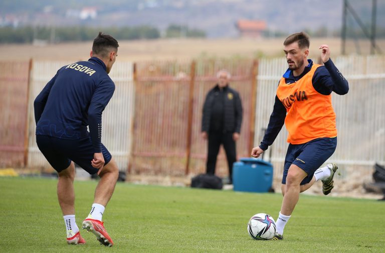 FIFA e miraton kërkesën e FFK-së, Toni Domgjonit i lejohet të luajë për Kosovën 