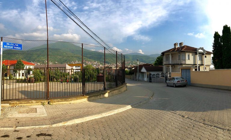 Godet një person me veturë dhe ik nga vendi i ngjarjes, kapet nga policia