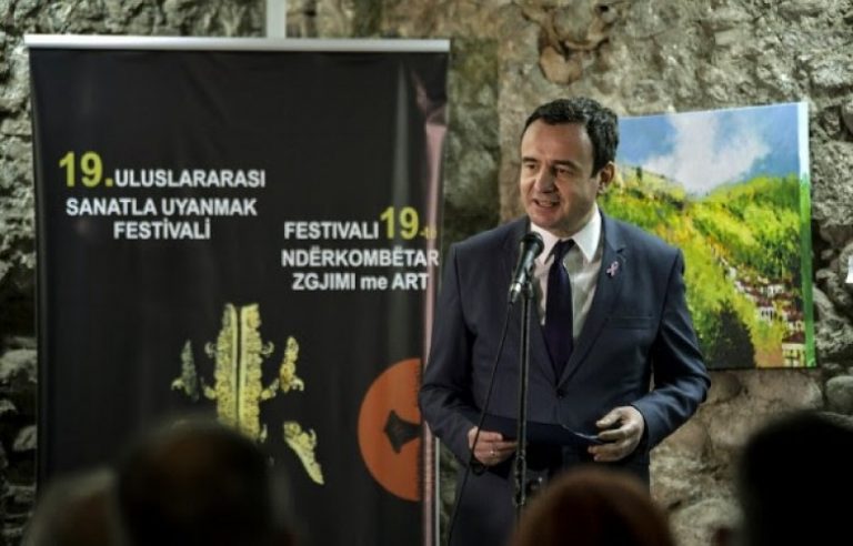 Kurti: Thesari kulturor e artistik i Prizrenit, inspirim për “Zgjim me art”