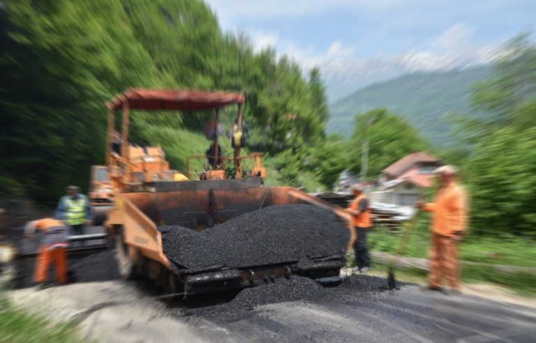 Nesër nis asfaltimi rrugës Brezovicë-Qendra e Skijimit, mbetet e pakalueshme për 3 ditë