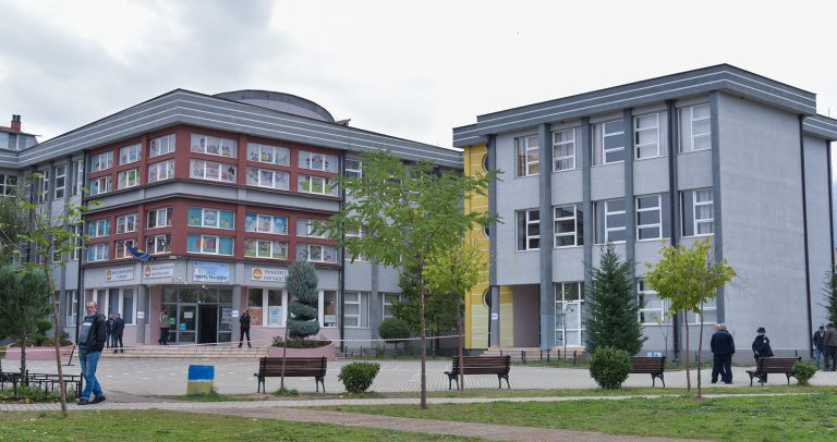 Ministria e Arsimit planifikon që nga e hëna të gjithë nxënësit t’u kthehen shkollave