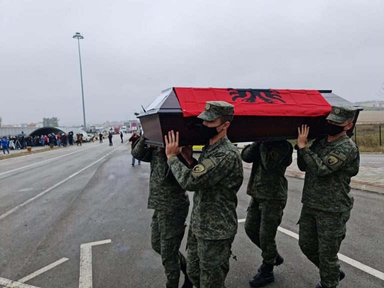 Rivarrosen viktimat e masakrës së Rezallës