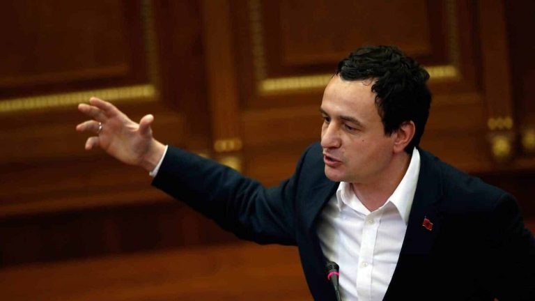 Kurti flet pas kërcënimeve: Nuk ndihem i rrezikuar