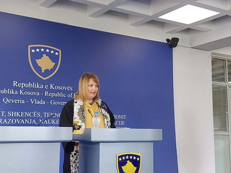 Vaksinohen mbi 90% e mësimdhënësve