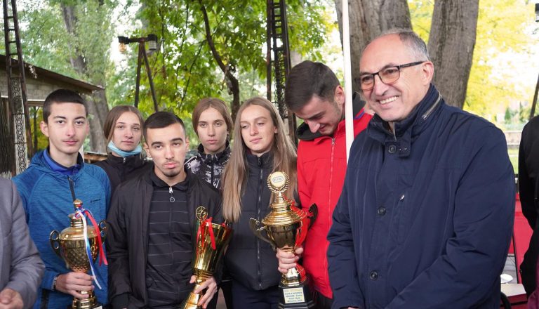 Kandidati i PDK, Shaqir Totaj, vizitë KA ” Prizreni”: Do t’u qëndroj gjithmonë pranë sportistëve