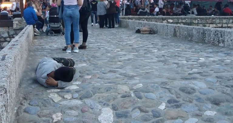 Po kërkonin lëmoshë “në mënyrë të bezdisshme” në Prizren, deportohen tre shtetasit e Shqipërisë