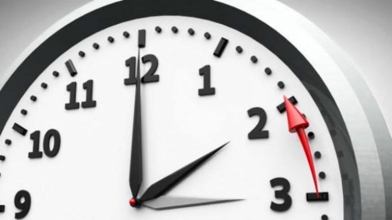 Nisi ora dimërore, akrepat u kthyen 60 minuta pas