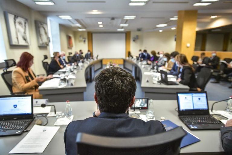 Protesta e punëtorëve shëndetësorë, deklarohet Qeveria: Po punojmë për hartimin e Ligjit të Pagave