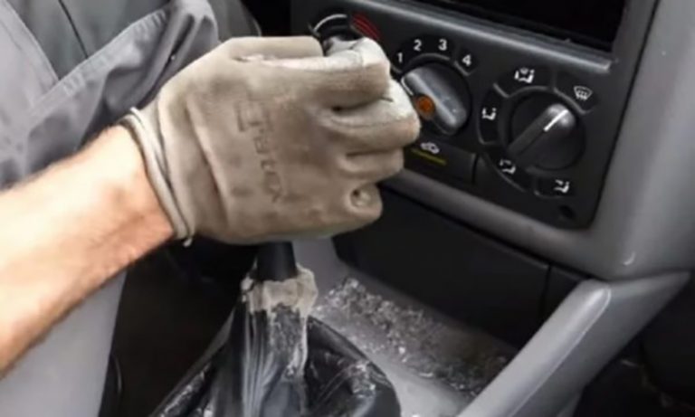 Çfarë i ndodh makinës nëse me 100km në orë e ndërroni marshin në “rikverc”