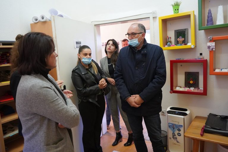 Shaqir Totaj me shoqatat e personave me nevoja të veçanta: Përkujdesje maksimale në qeverisjen time